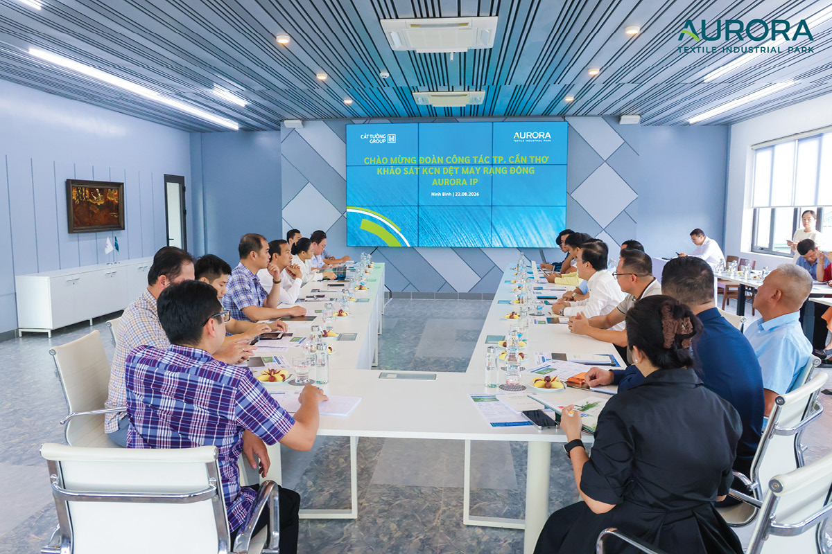 Đại diện Aurora IP đón tiếp đoàn công tác