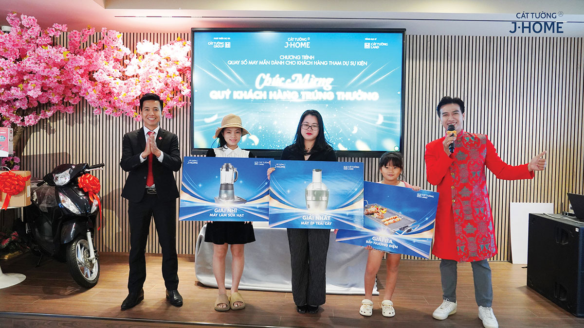 KH may mắn đầu năm tại J-Home