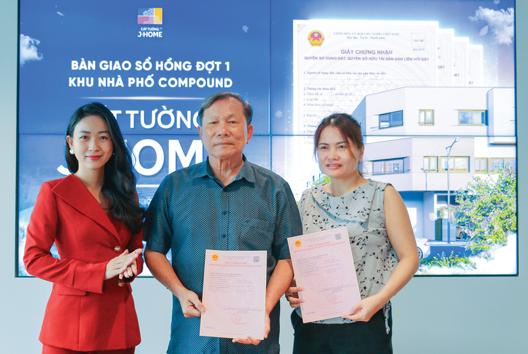 Cư dân nhận sổ hồng Cát Tường J-Home