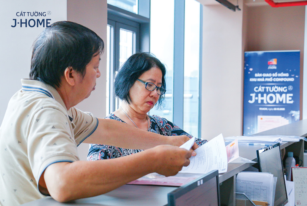 Làm thủ tục nhận sổ Cát Tường J-Home